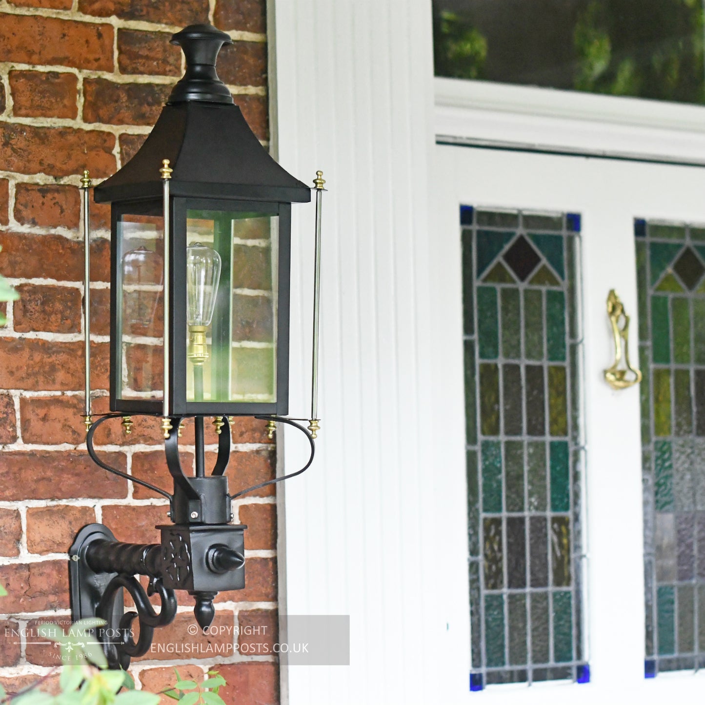 Black and Brass Rochford Victorian Garden Wall Lantern