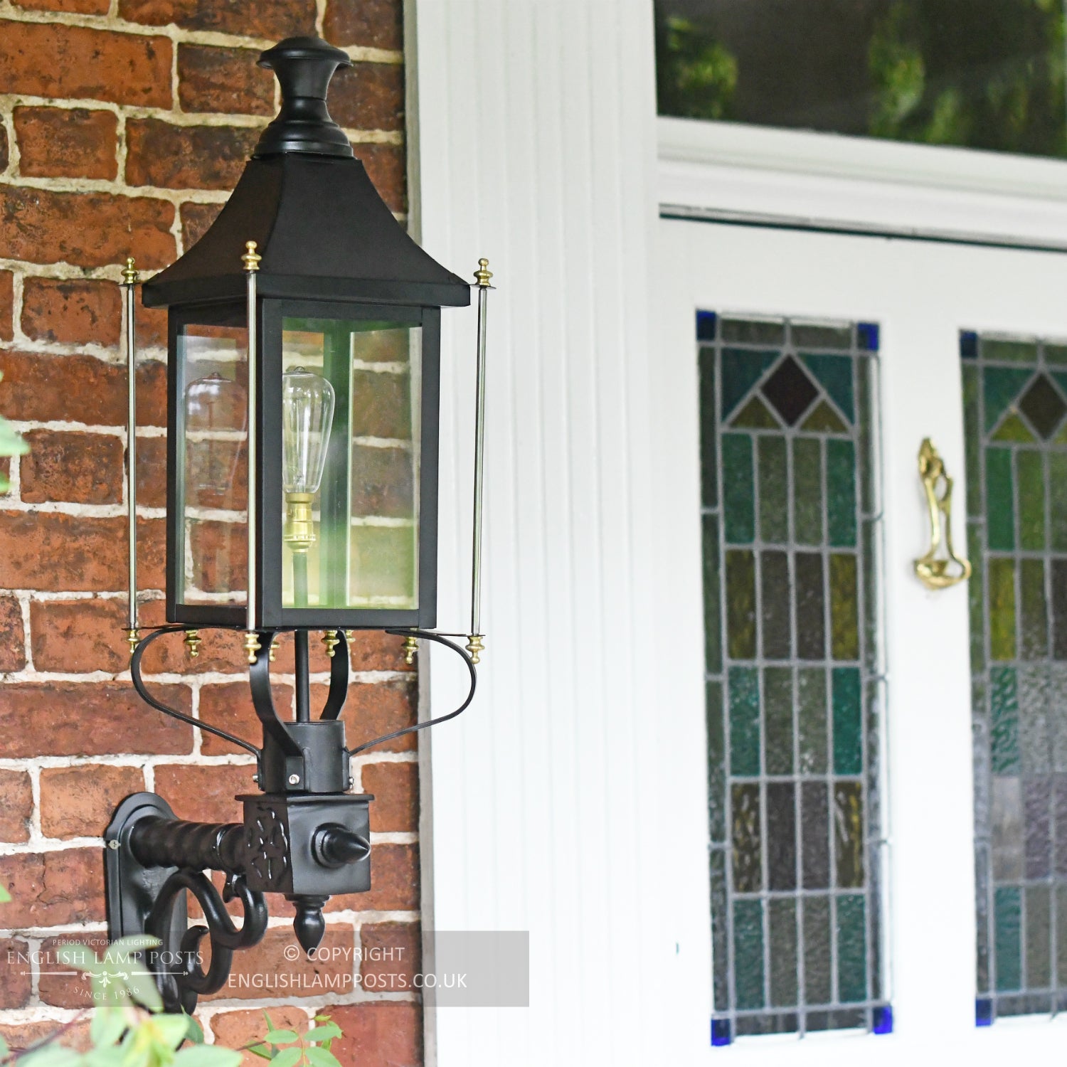 Black and Brass Rochford Victorian Garden Wall Lantern