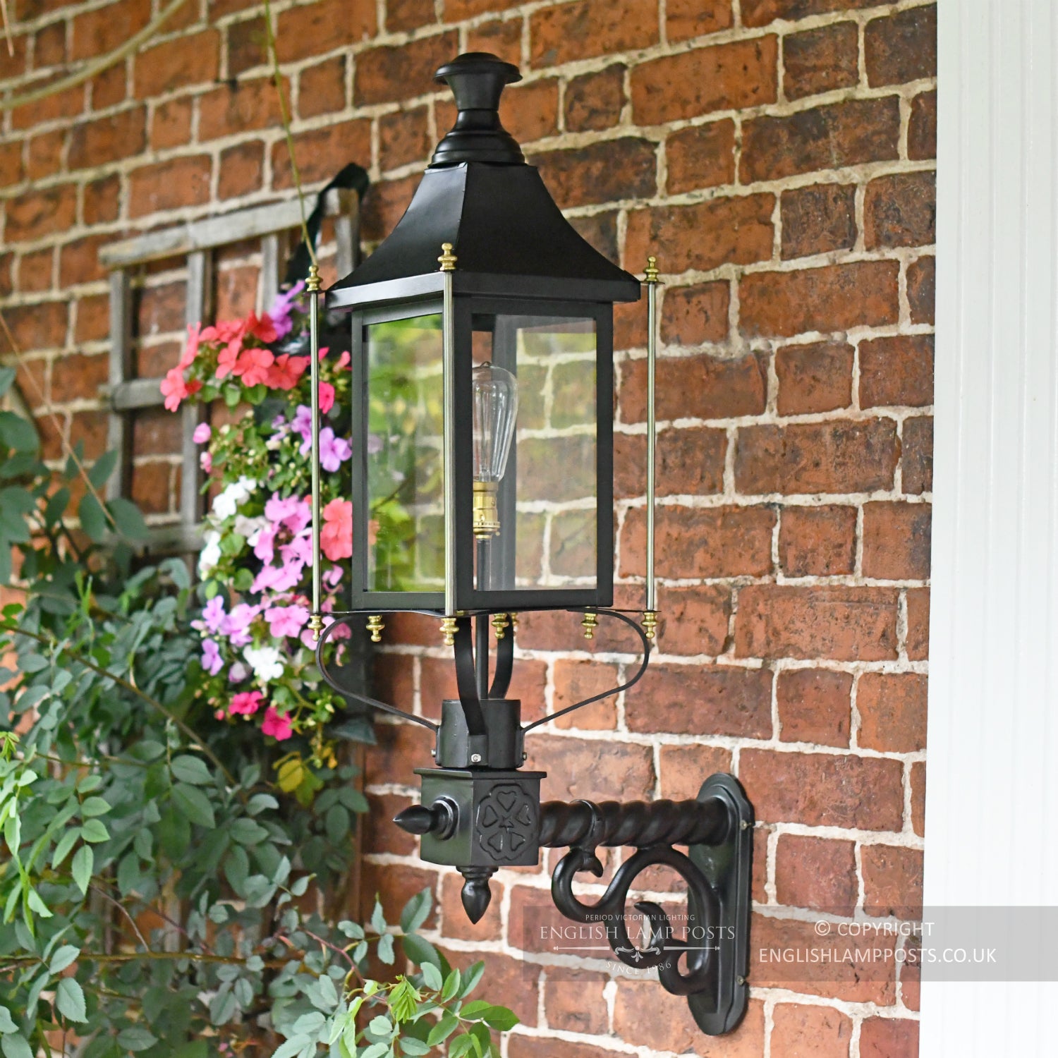 Black and Brass Rochford Victorian Garden Wall Light
