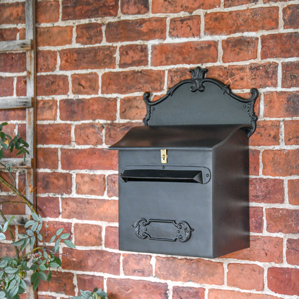 Angled view of the 'Cambourne' posy box