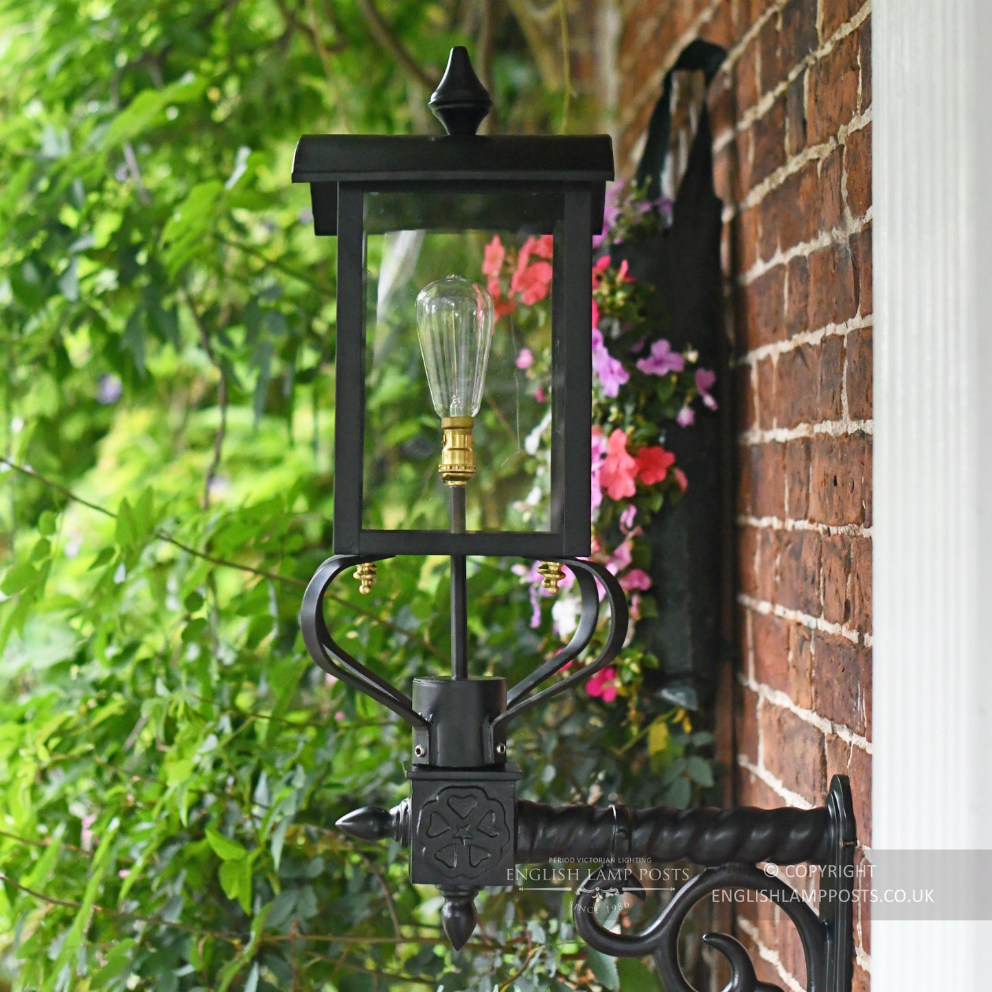 Black Curved Top Victorian Garden Wall Light With B22 Bulb Holder