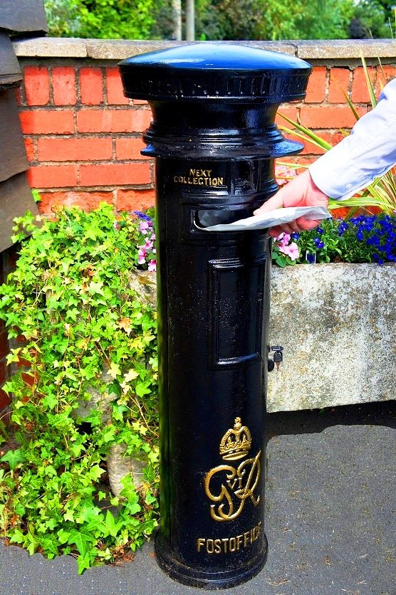 Traditional GR Pillar Post Box - Black