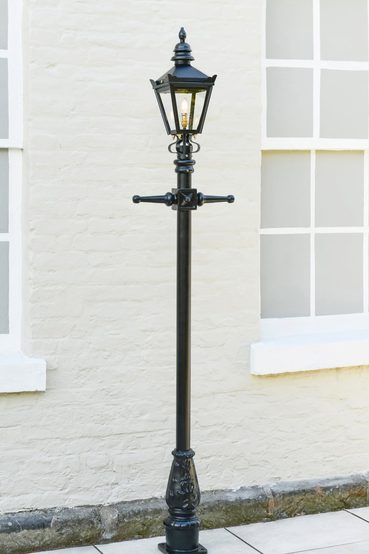 Black 'Kensington' Lamp Post 2.25m