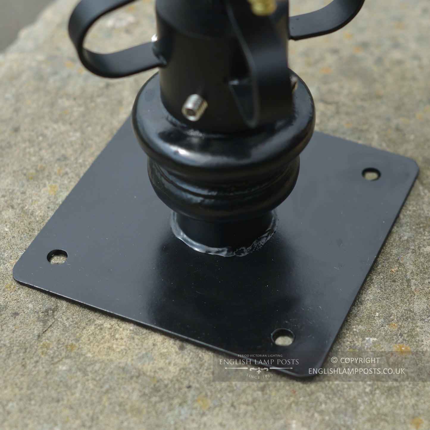 Black Pillar Top Light Mounting Plate