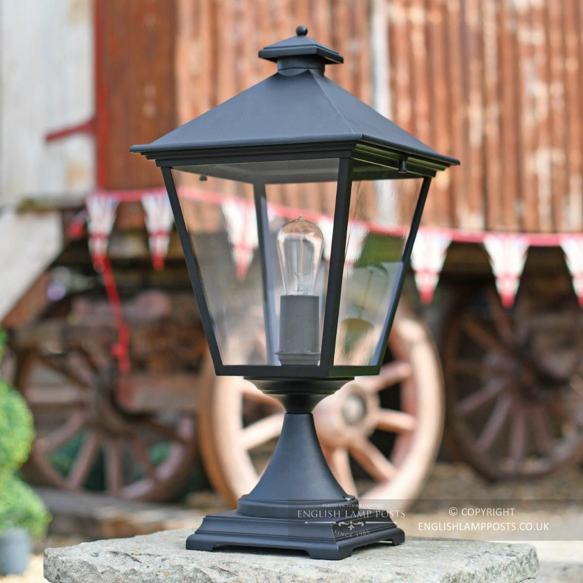 Black Simplistic Victorian Entrance Pillar Light
