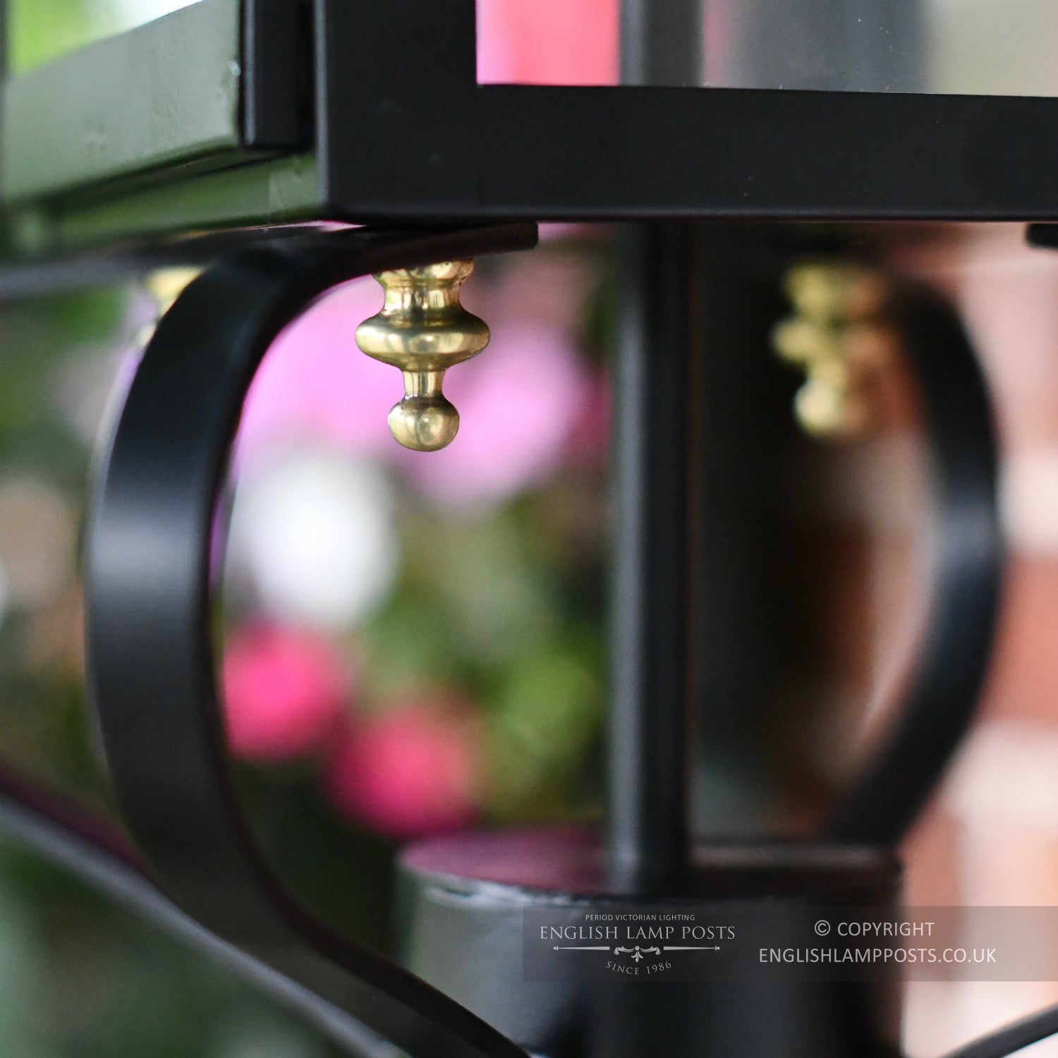 Black Slimline Newhay Victorian Garden Wall Light Close Up