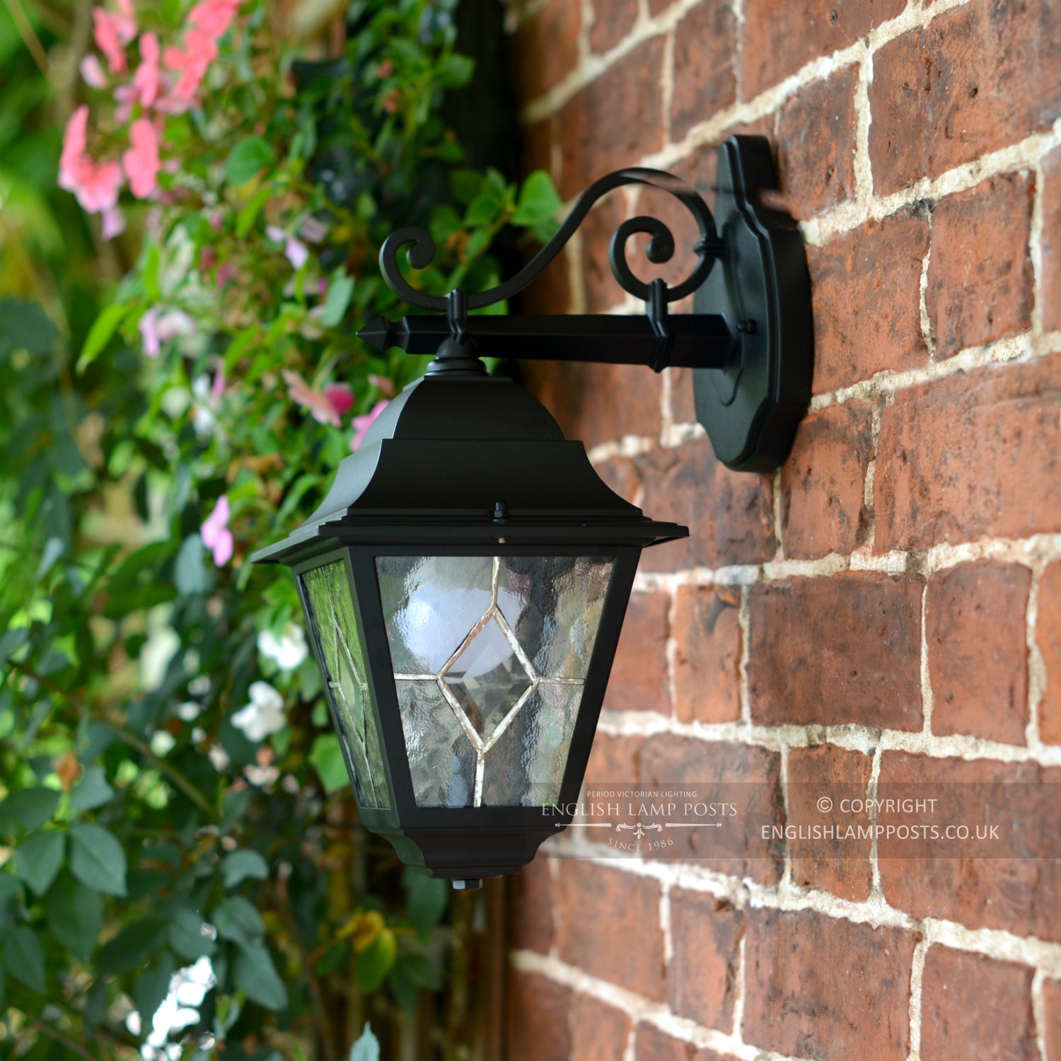 Black Traditional Coach House Top Fix Wall Lantern