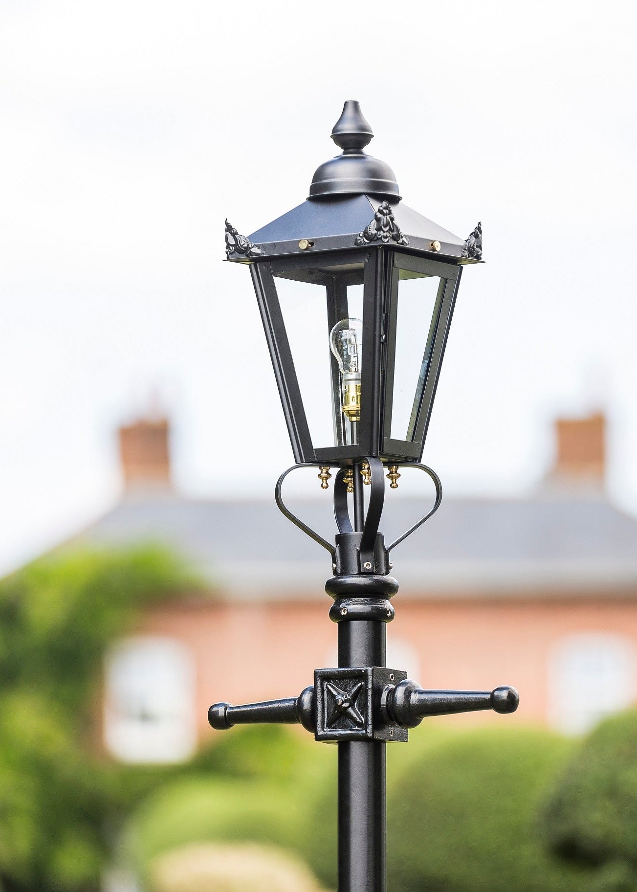 Magnified view of the Kensington black lantern 