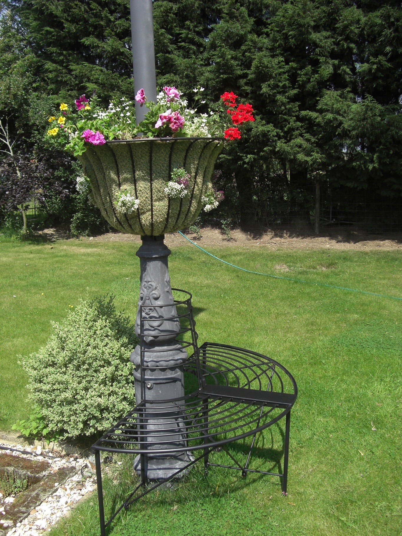 Wrought Iron Lamp Post Garden Seat