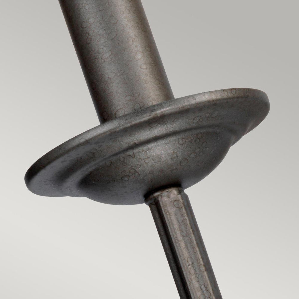 The central finial 