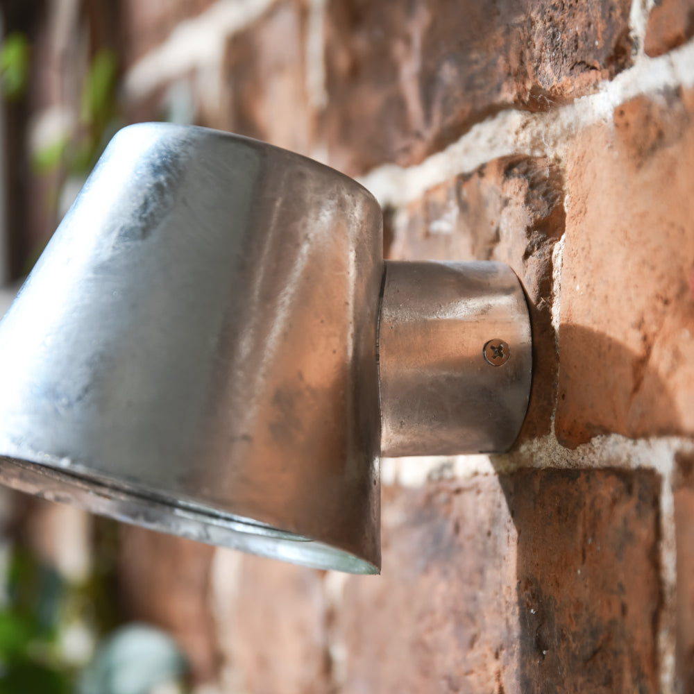 Side profile of the steel wall light