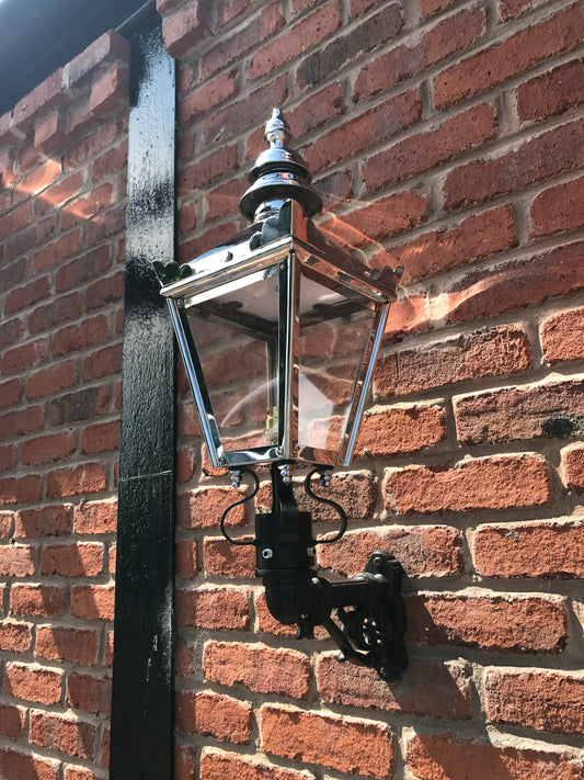 Chrome lantern on a bottom-fix lantern
