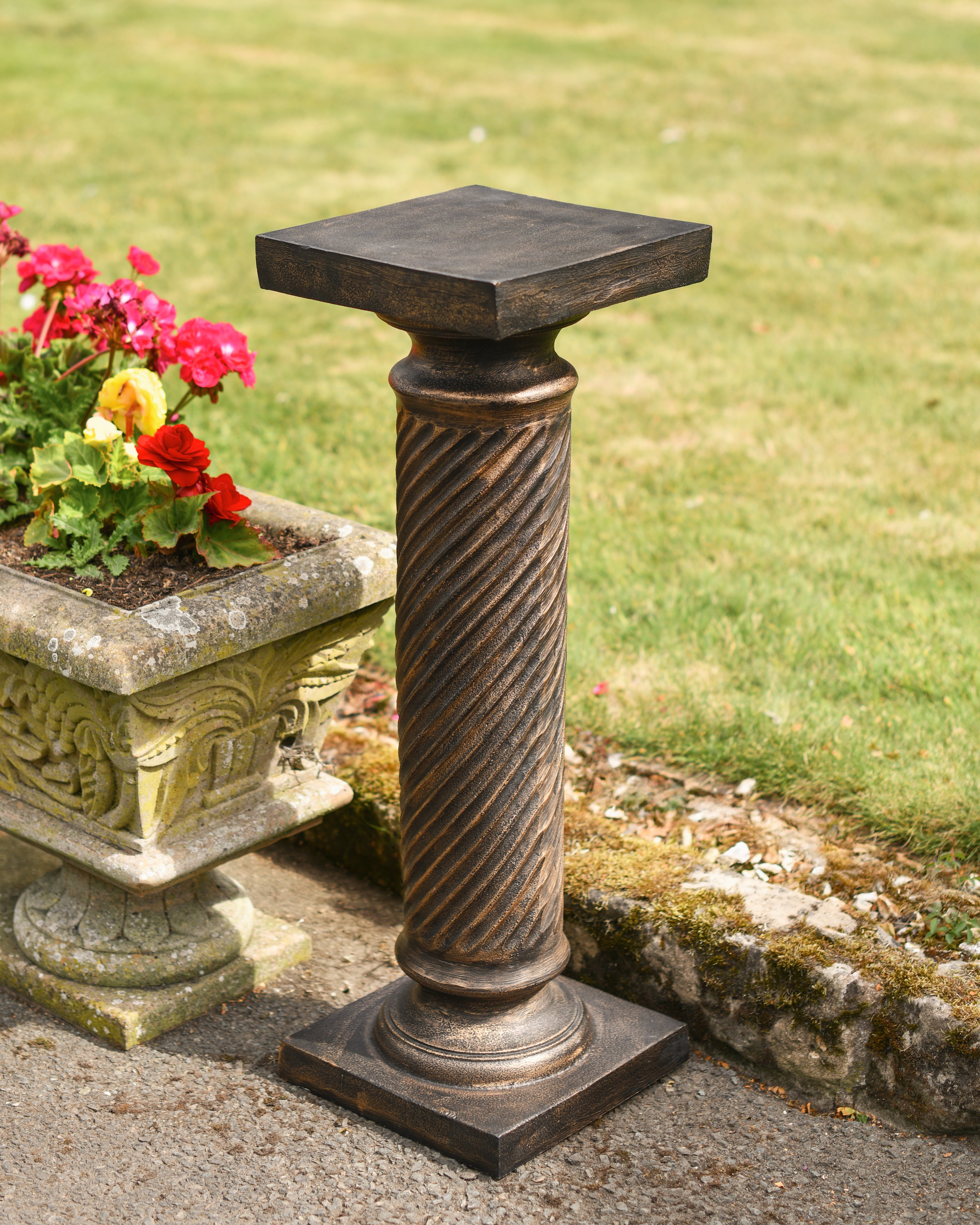 Bronze Cast Aluminium 'Torsion' Pillar – English Lamp Posts