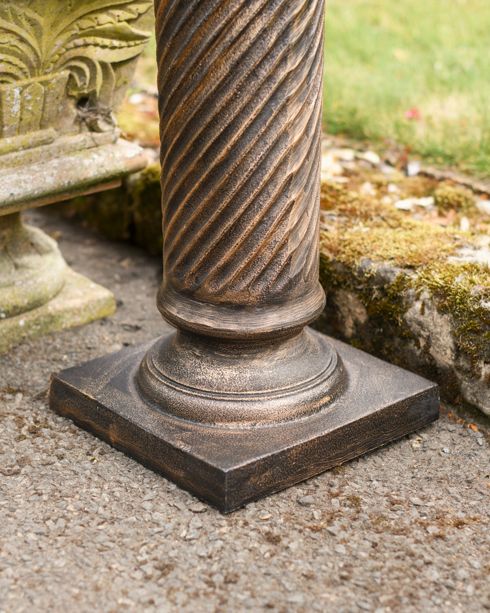Magnified view of the square base