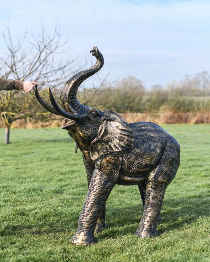 Life size scale of the animal water fountain 