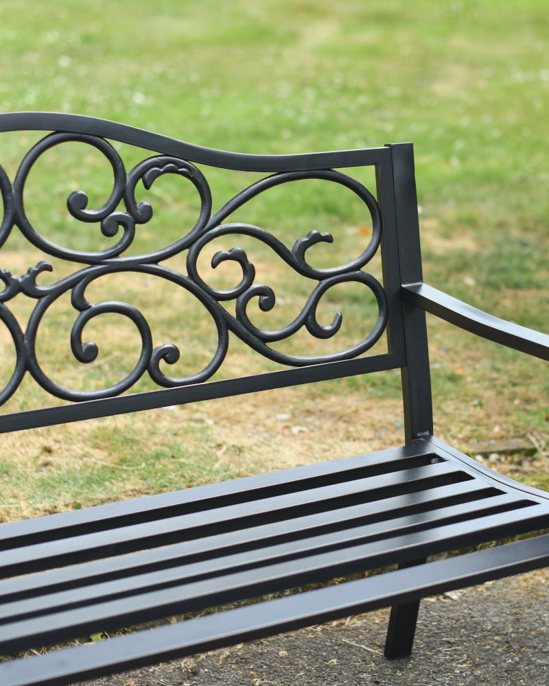 Close up of the traditional bench corner