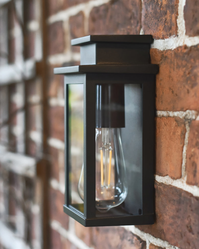 Side profile of the contemporary outdoor wall light 