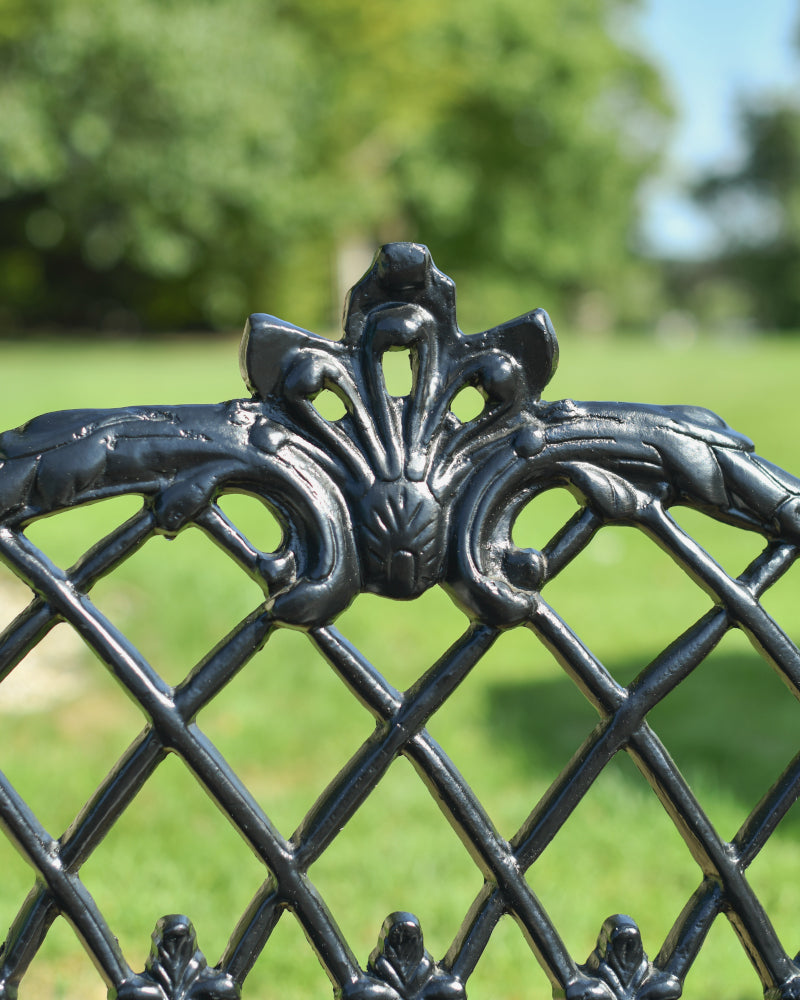 Magnified view of the regal motif in the centre of the bench's backplate