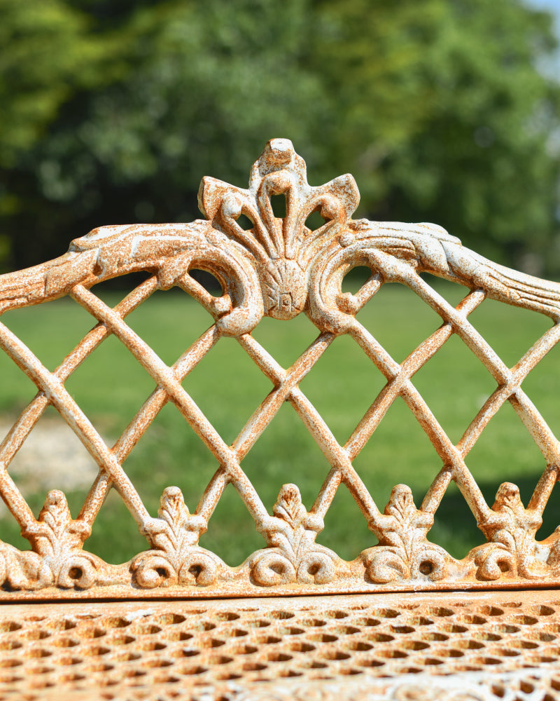 Close up of the regal central motif