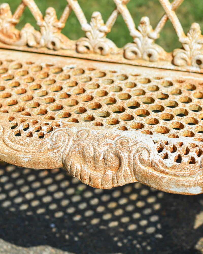 Vieew of the embossed seating edge