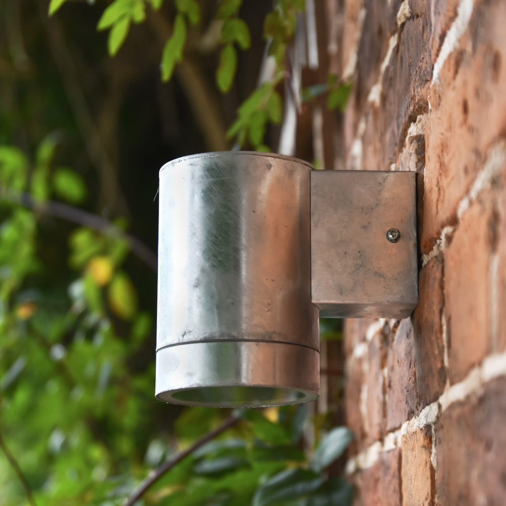 Side profile of the 'Cardew' wall light