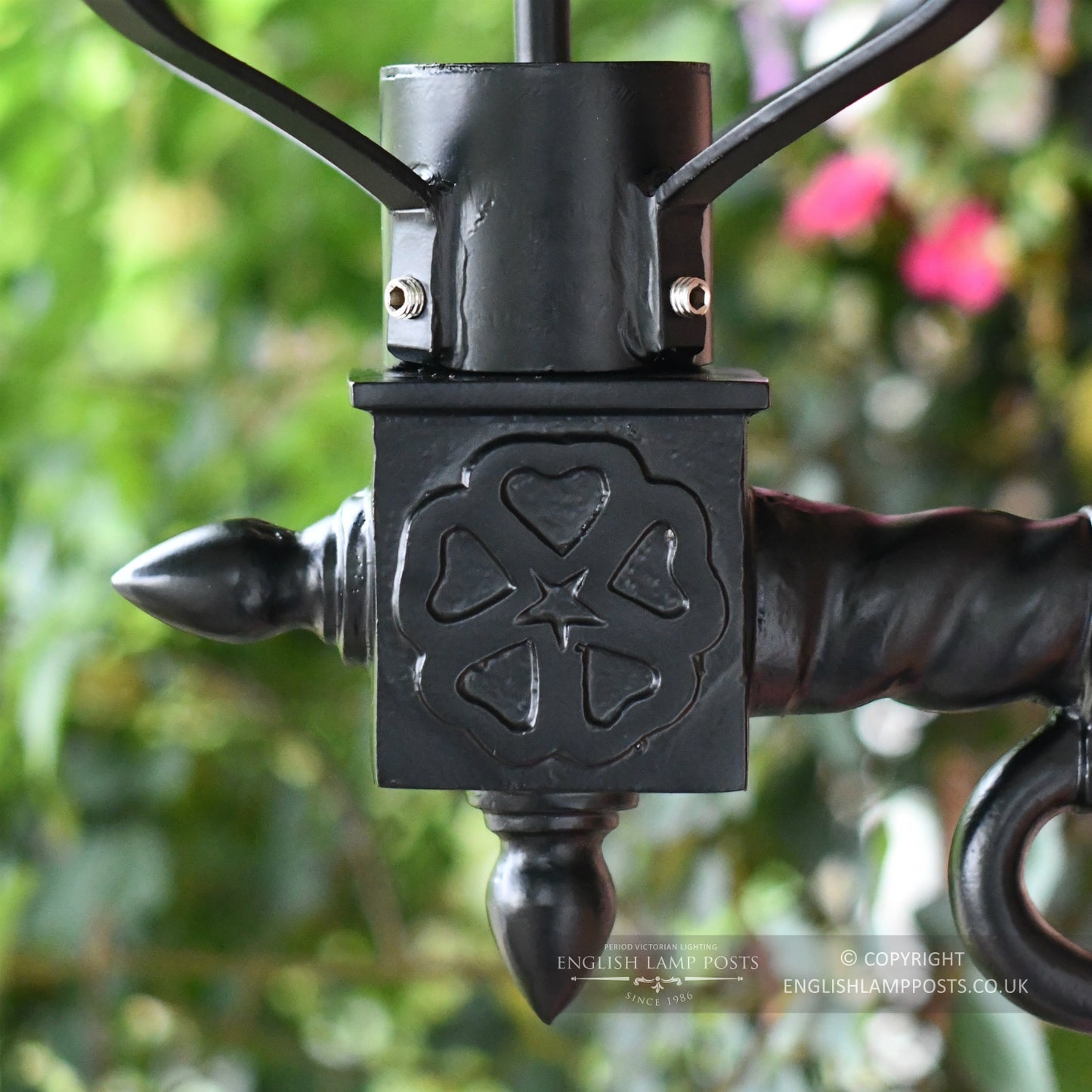 Cast Aluminium Black Wall Mounted Bracket