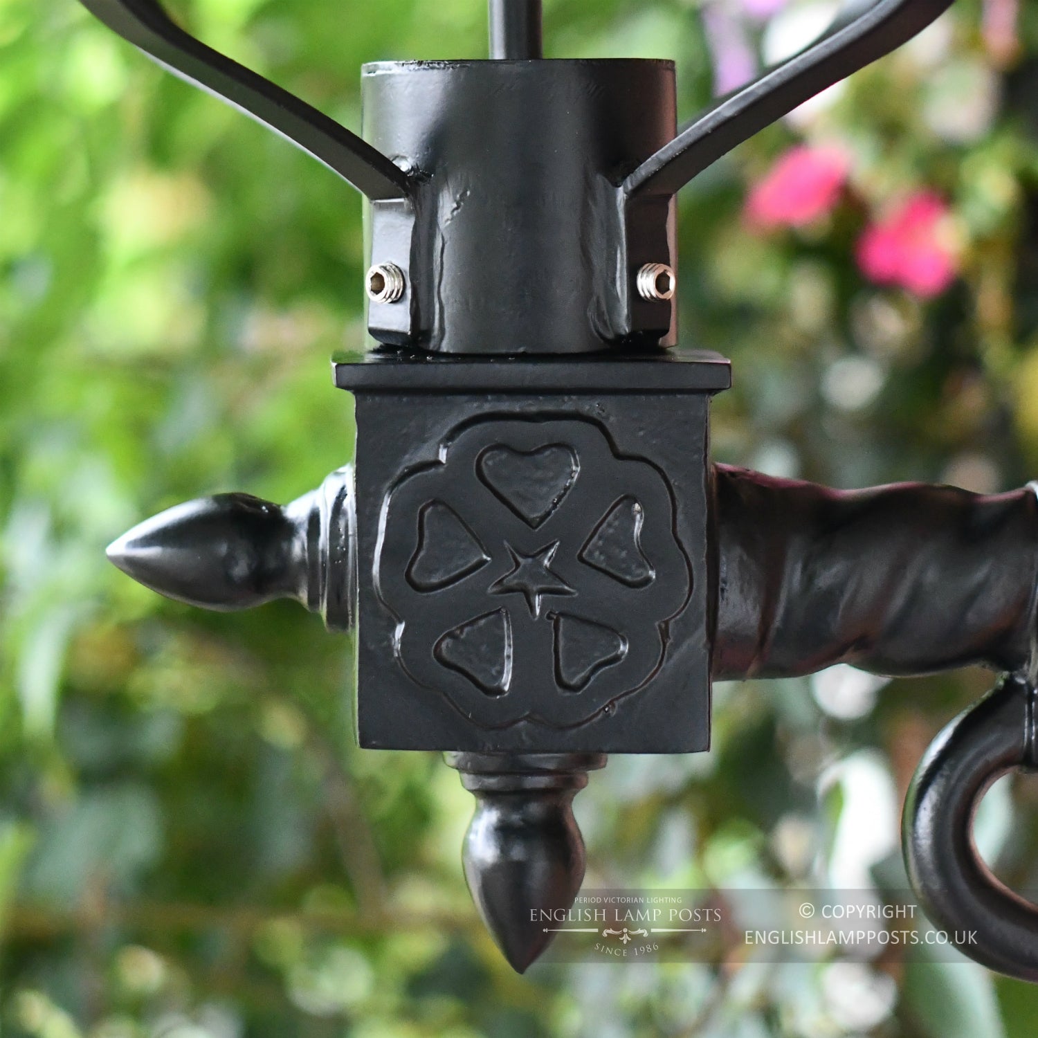Cast Aluminium Black Wall Mounted Bracket