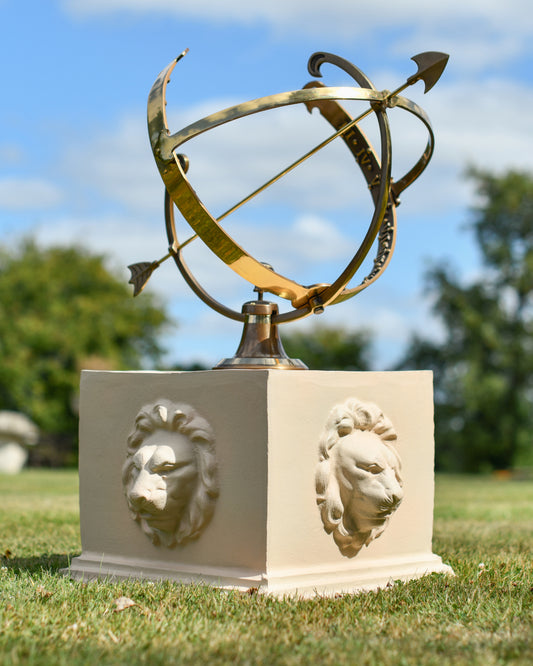 Cast Aluminium 'León' Cream Pillar