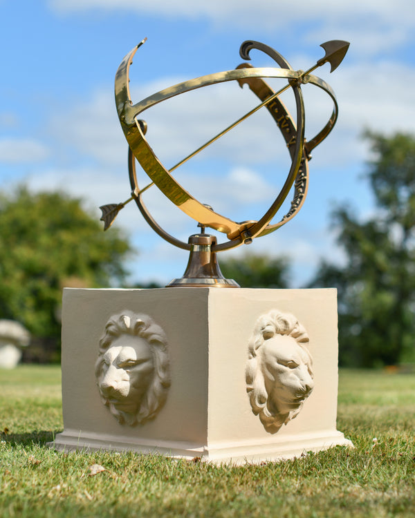 Cast Aluminium 'León' Cream Pillar