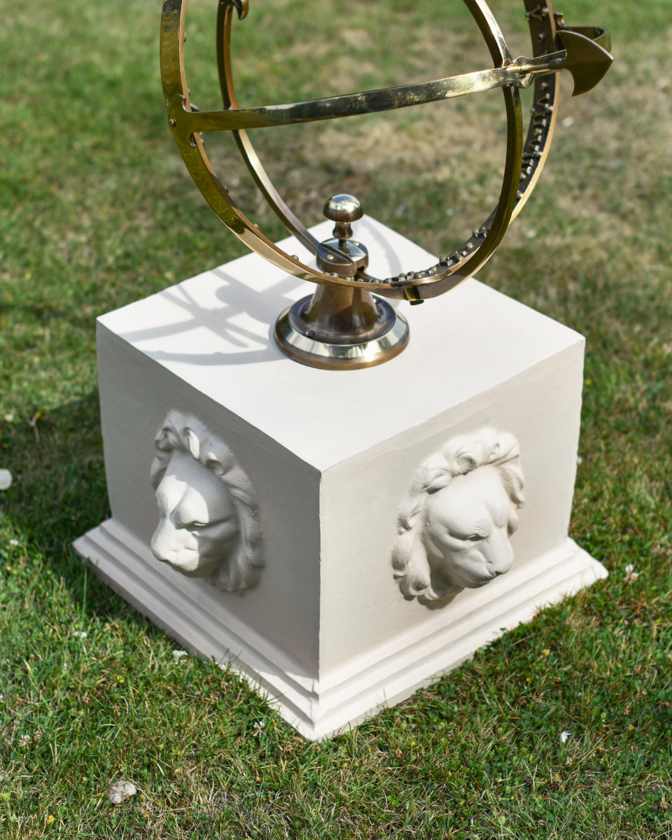 Close up of the square apex