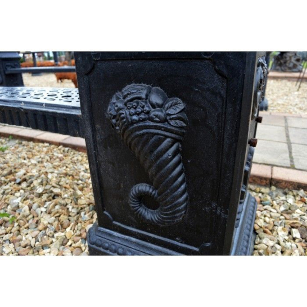 Close up of the embossed motif 