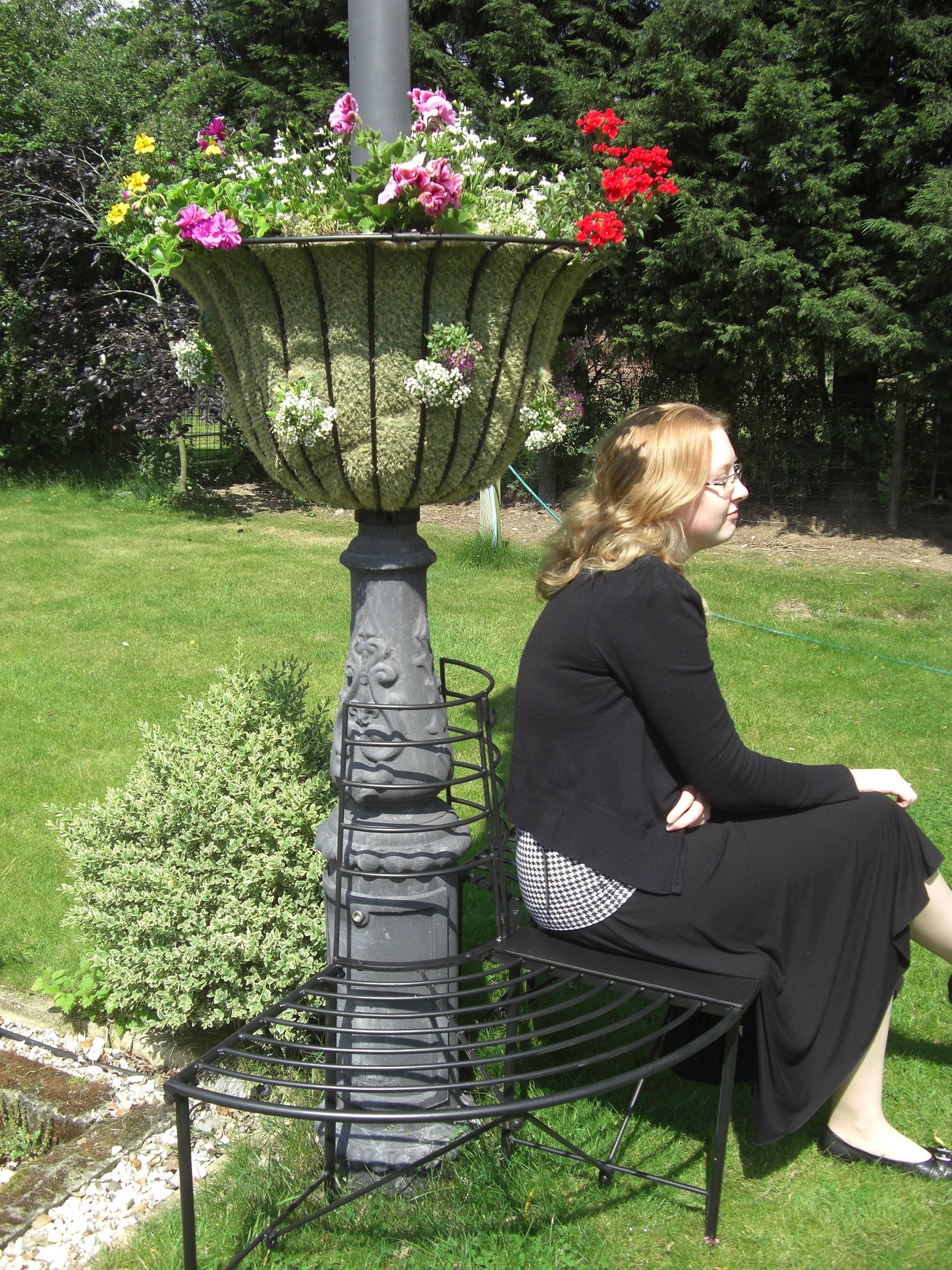 Life size scale of Wrought Iron Lamp Post Garden Seat