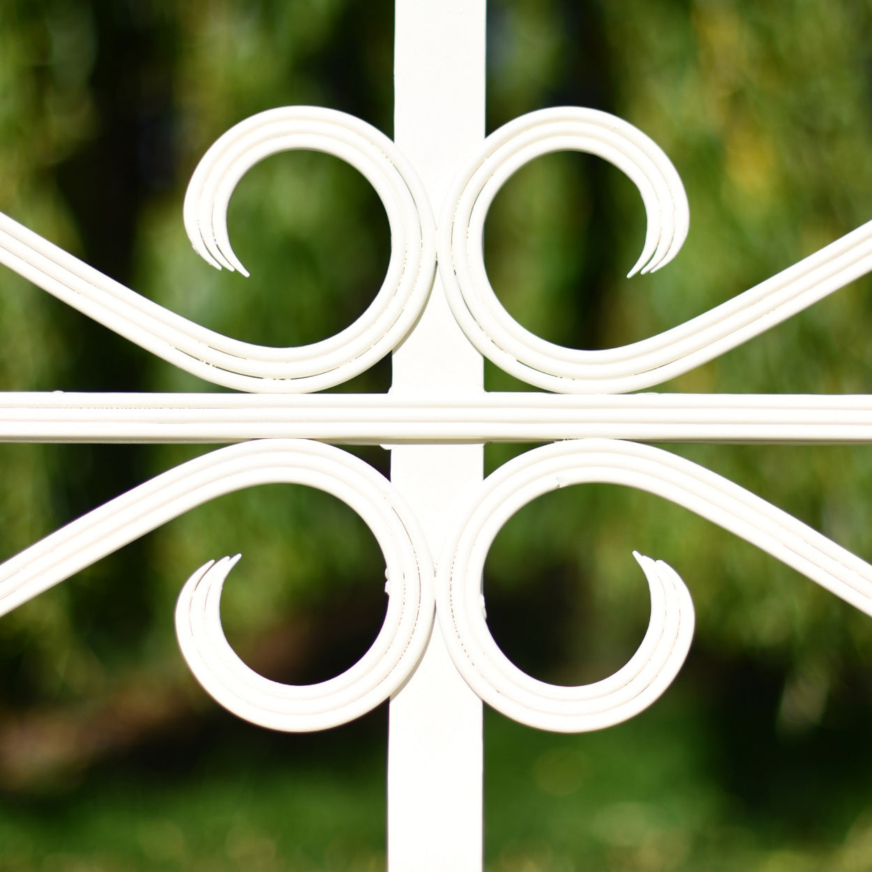 Close up of wrought iron curl pattern on garden bench
