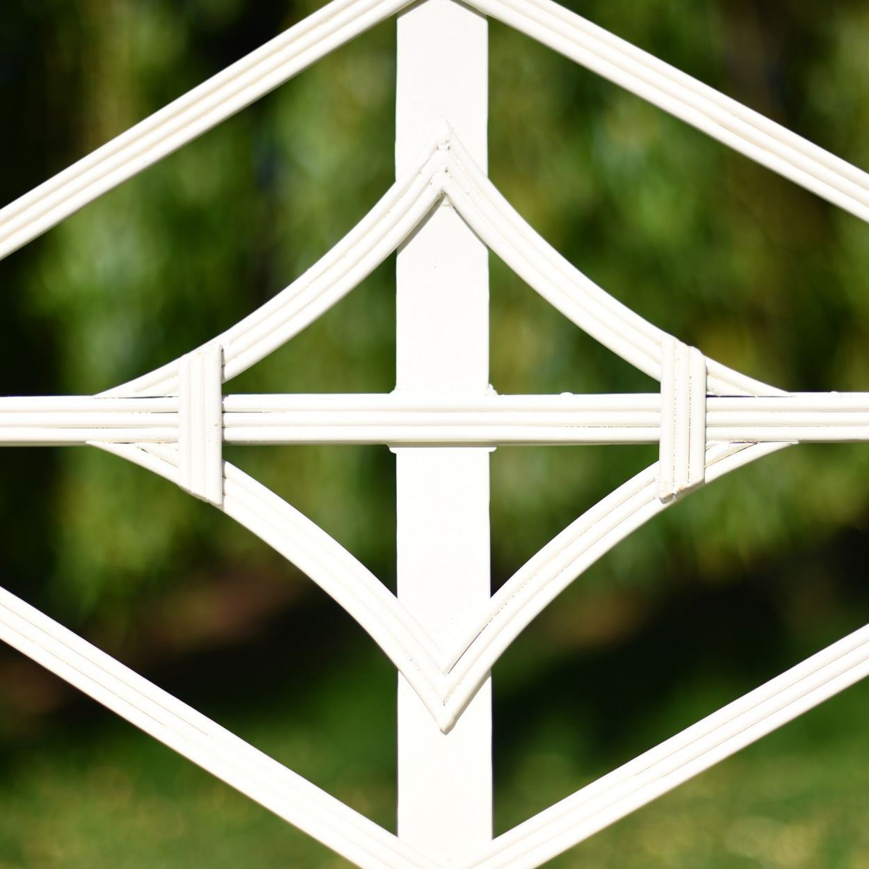 Close up of wrought iron triangle pattern on bench