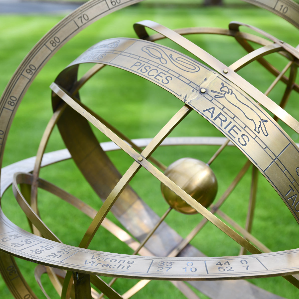 View of the embossed star sign lettering 