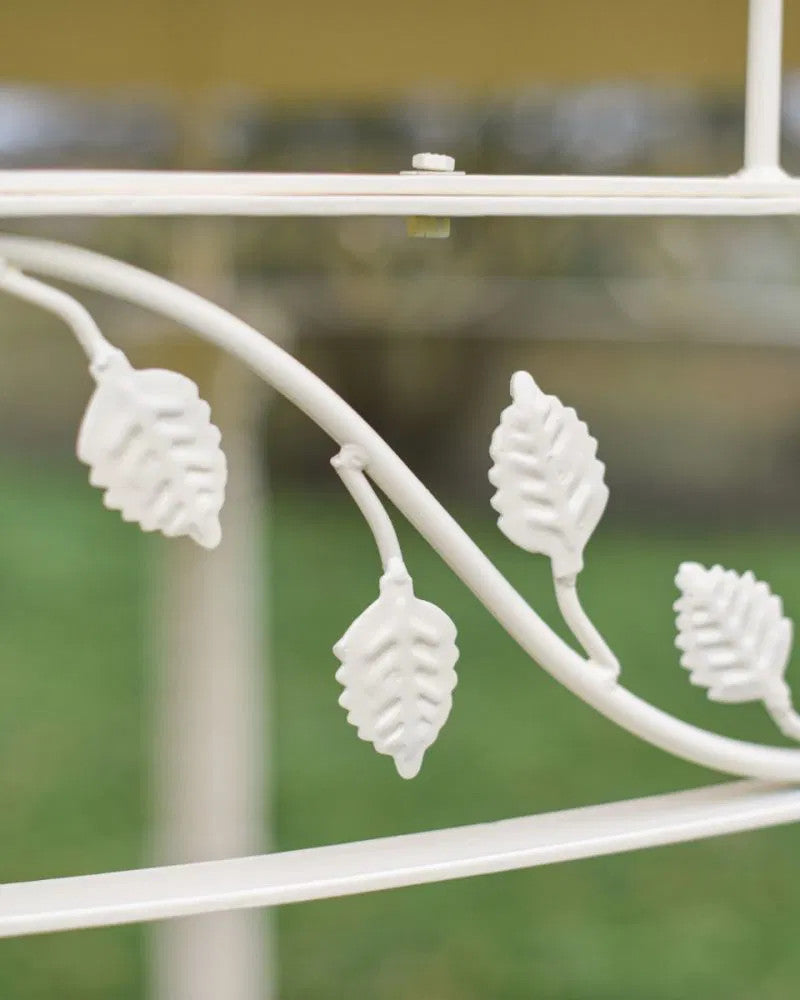 Close up view of the leaf scrollwork