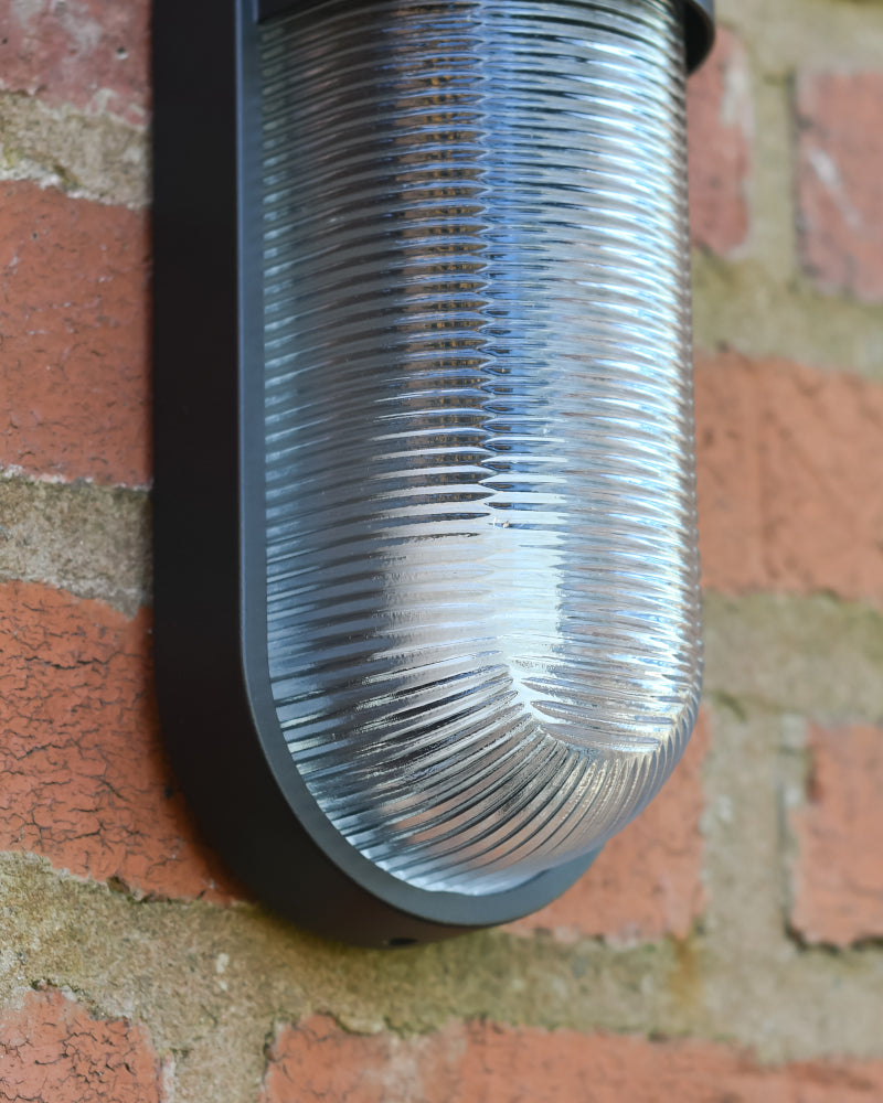 Bottom view of the ribbed pane 
