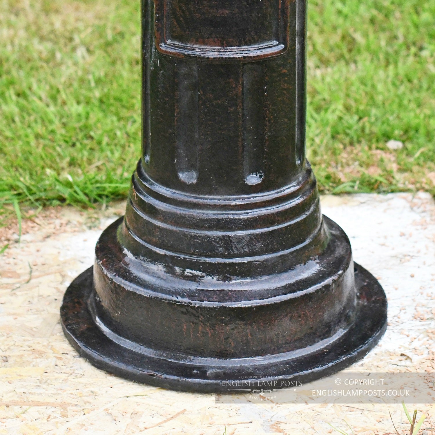 Dark Brown Deluxe Victorian Cast Iron Lamp Post Base Plate