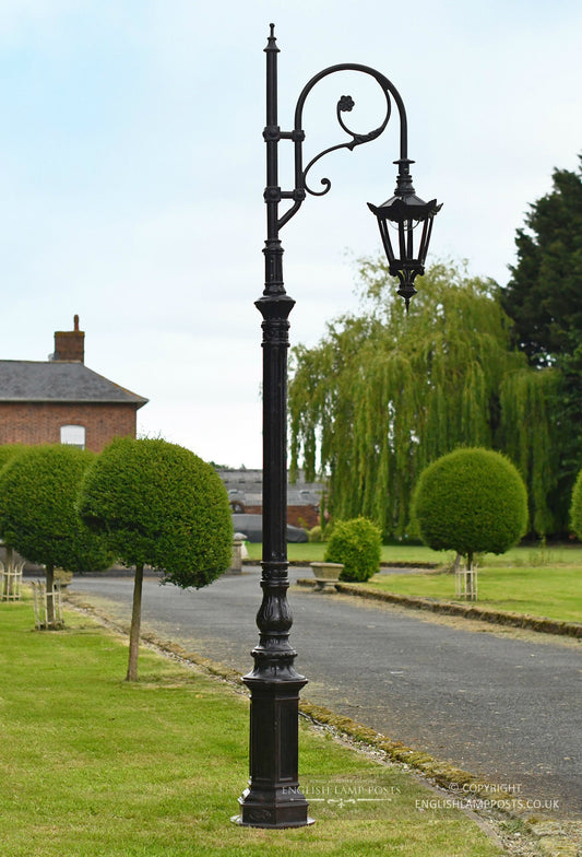 Dark Brown Deluxe Victorian Swan Neck Cast Iron Lamp Post