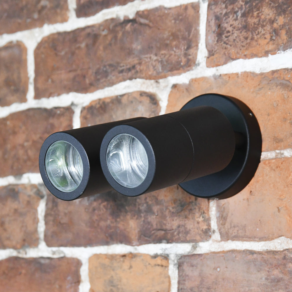 Three quarter view of the simplistic wall light