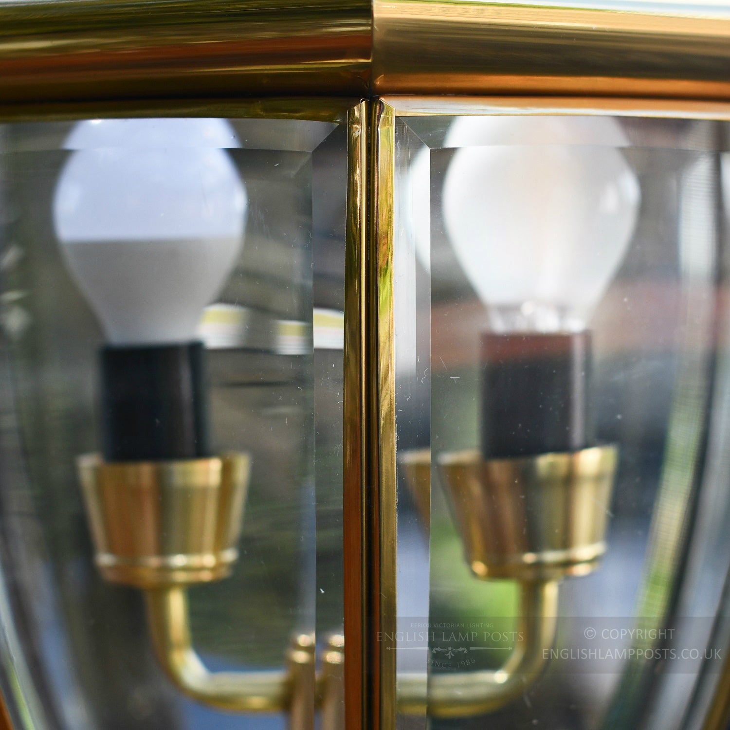 Detailed image of cut glass in classical pillar light