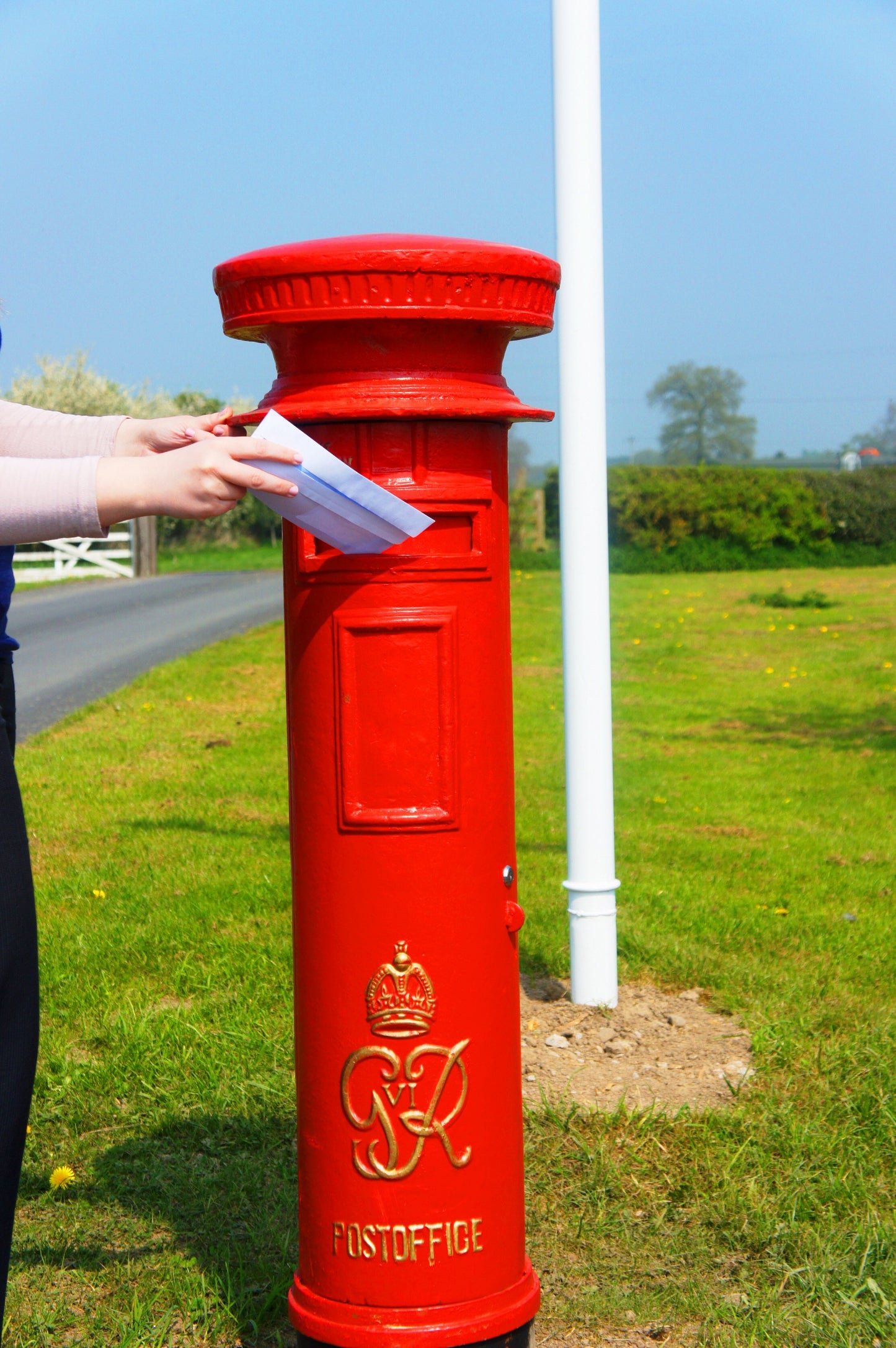 Traditional GR Pillar Post Box - Red