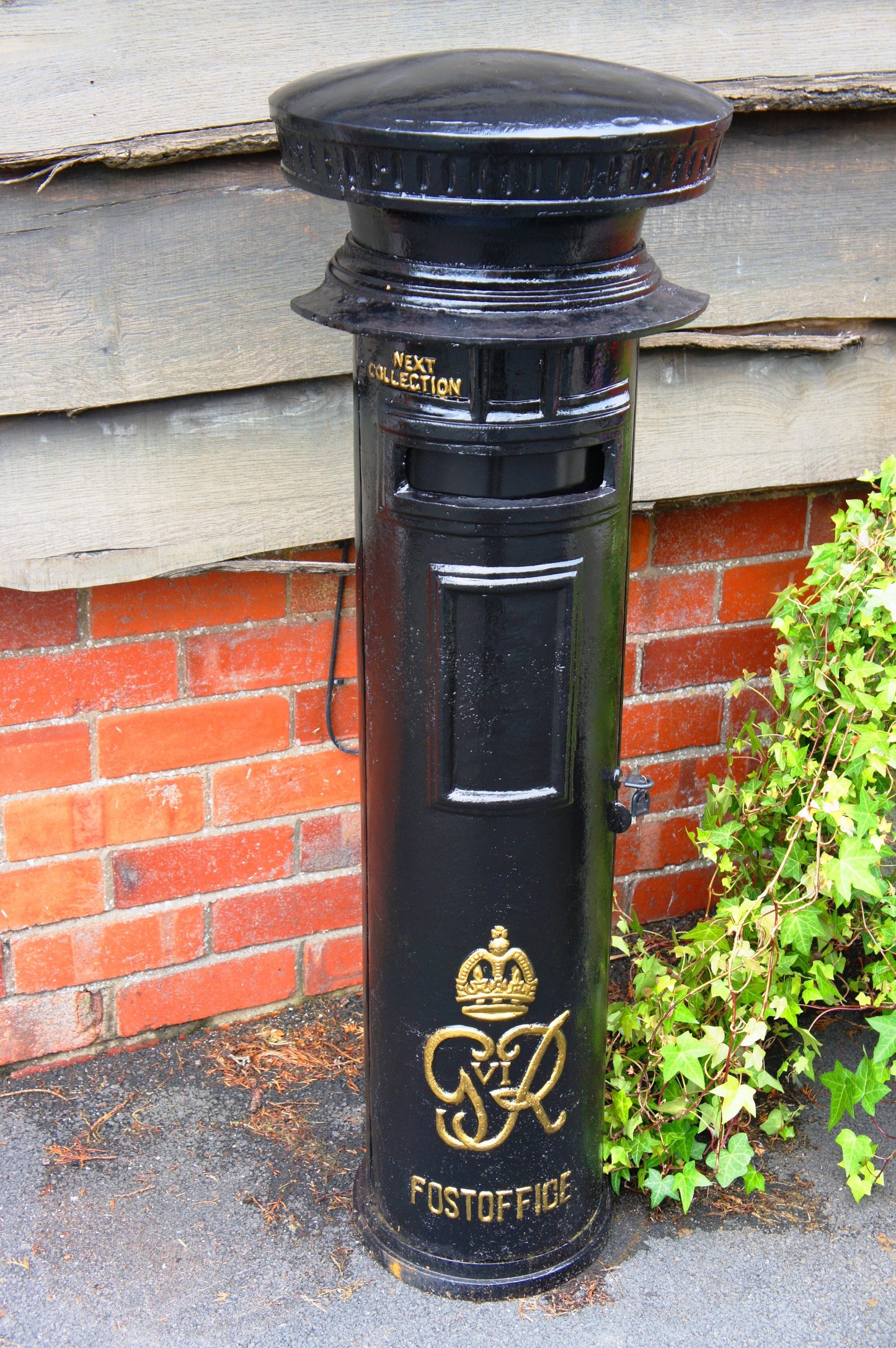 Traditional GR Pillar Post Box - Black
