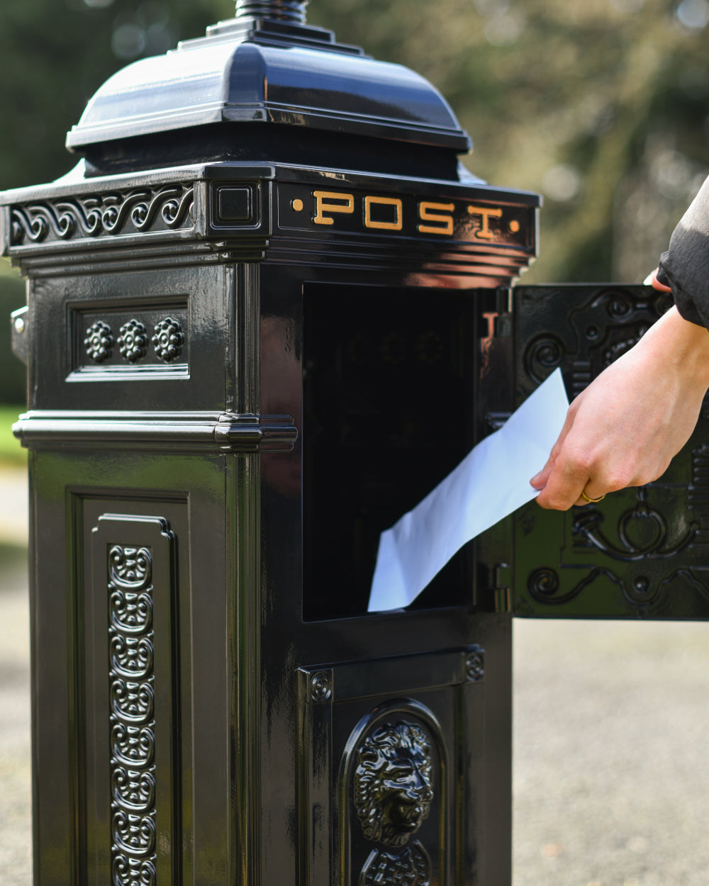 Hinged collection doors on free standing mail box 