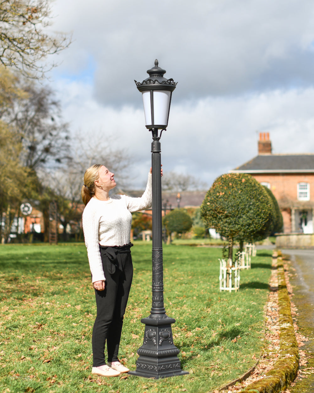 Life-size scale of Victorian lamp post 
