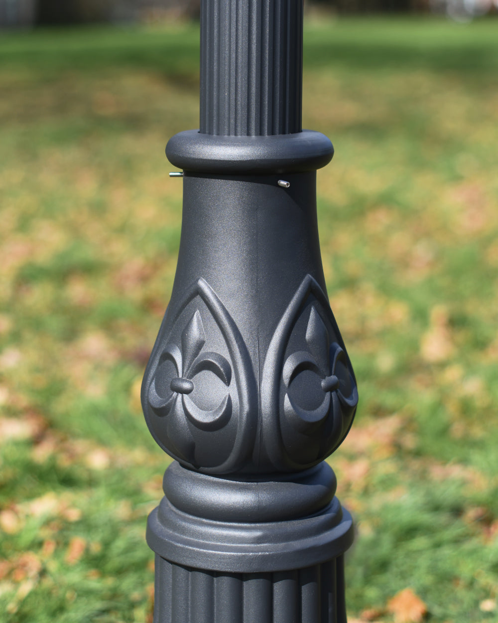 Embossed lamp post 