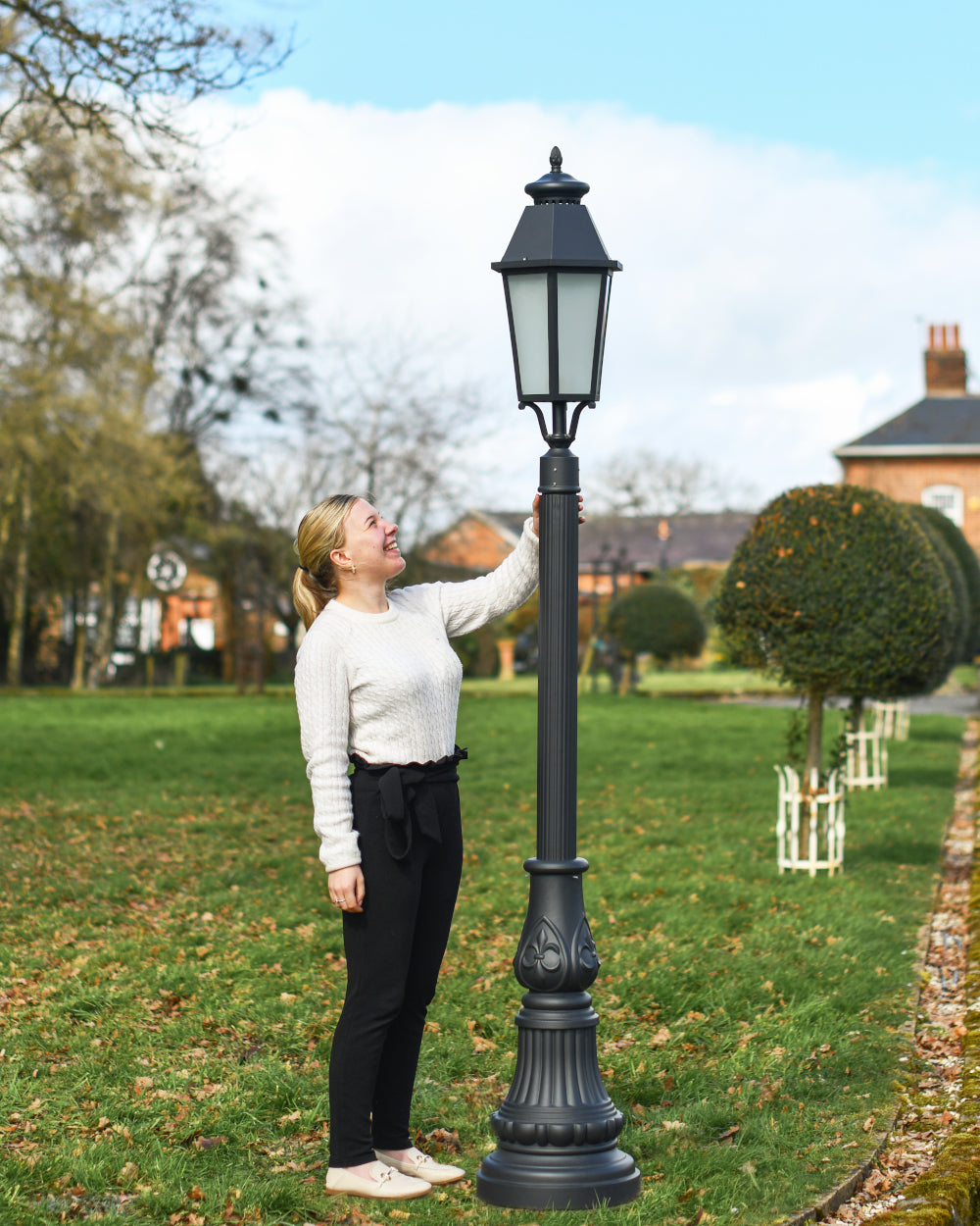 Life-size scale of lamp post 