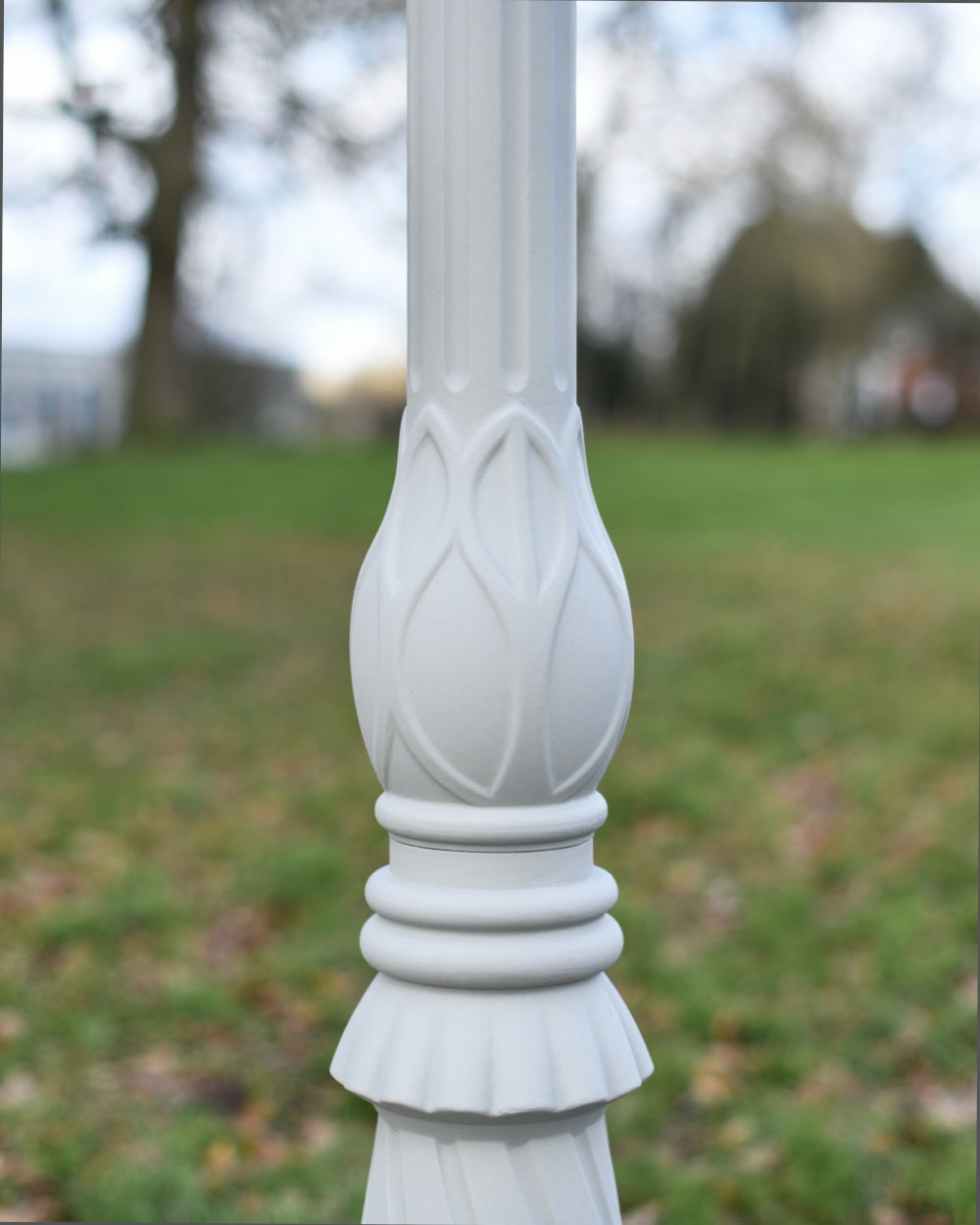Embossed lamp post 