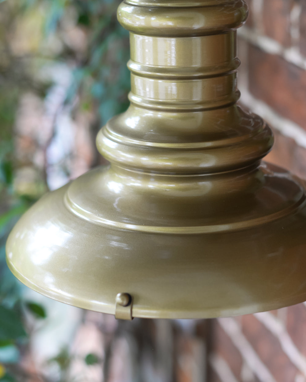 Circular wall light