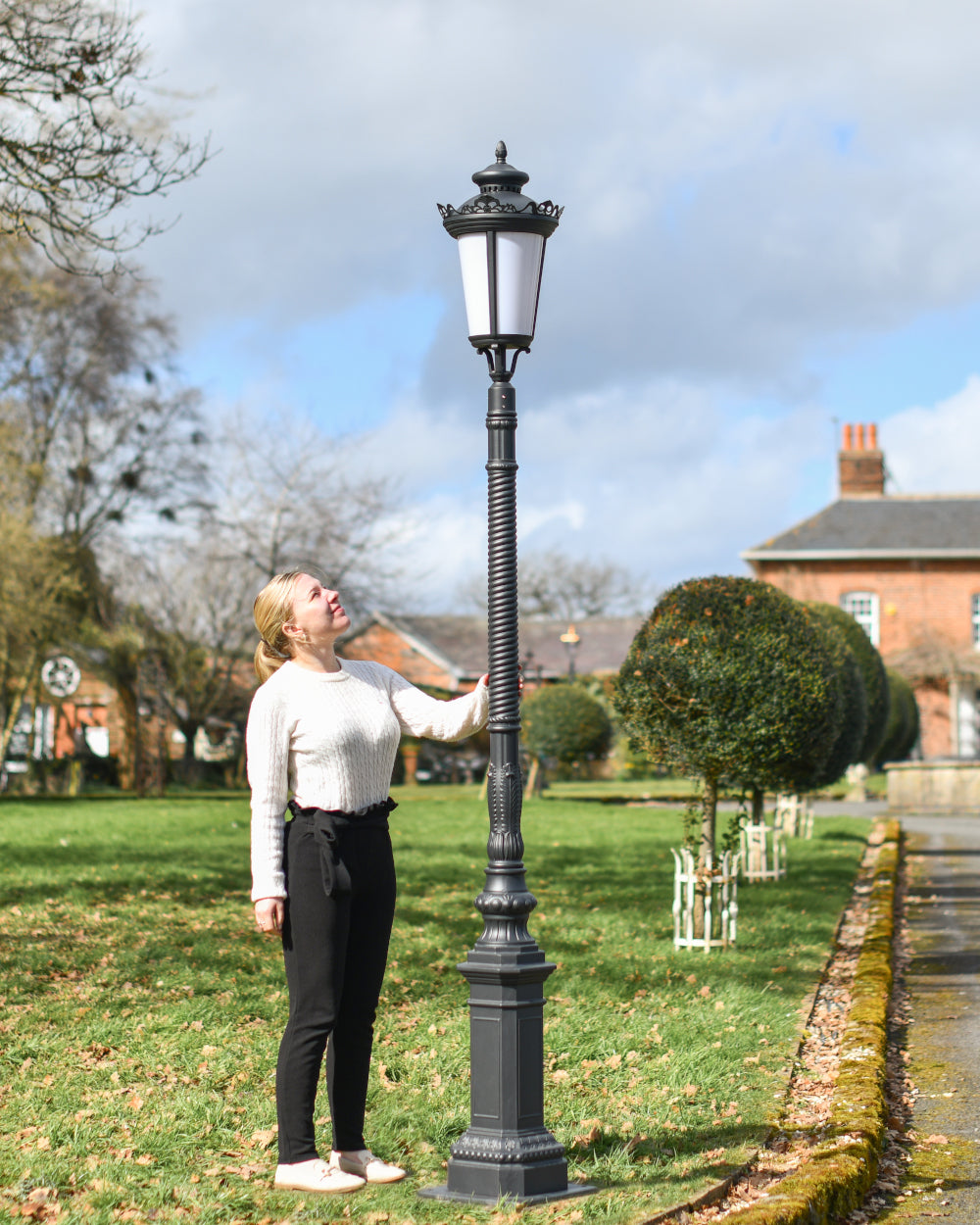 Life-sized lamp post scale 